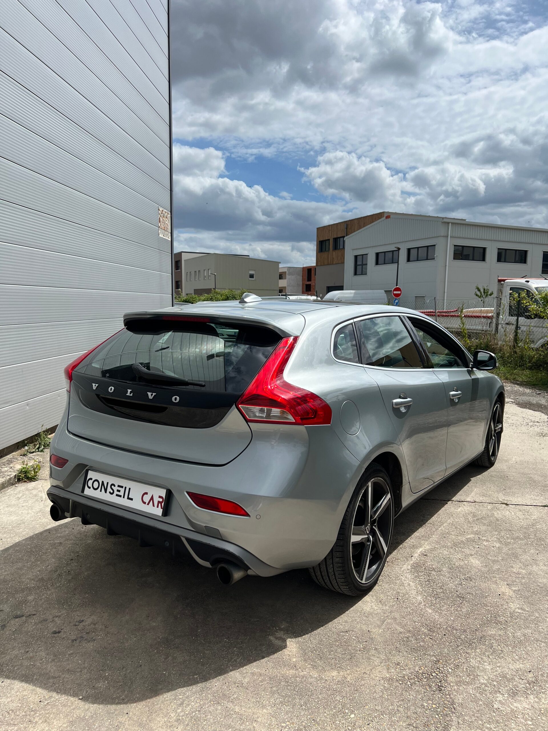 Volvo V40 150ch Geartronic 6 R-Design – Image 2