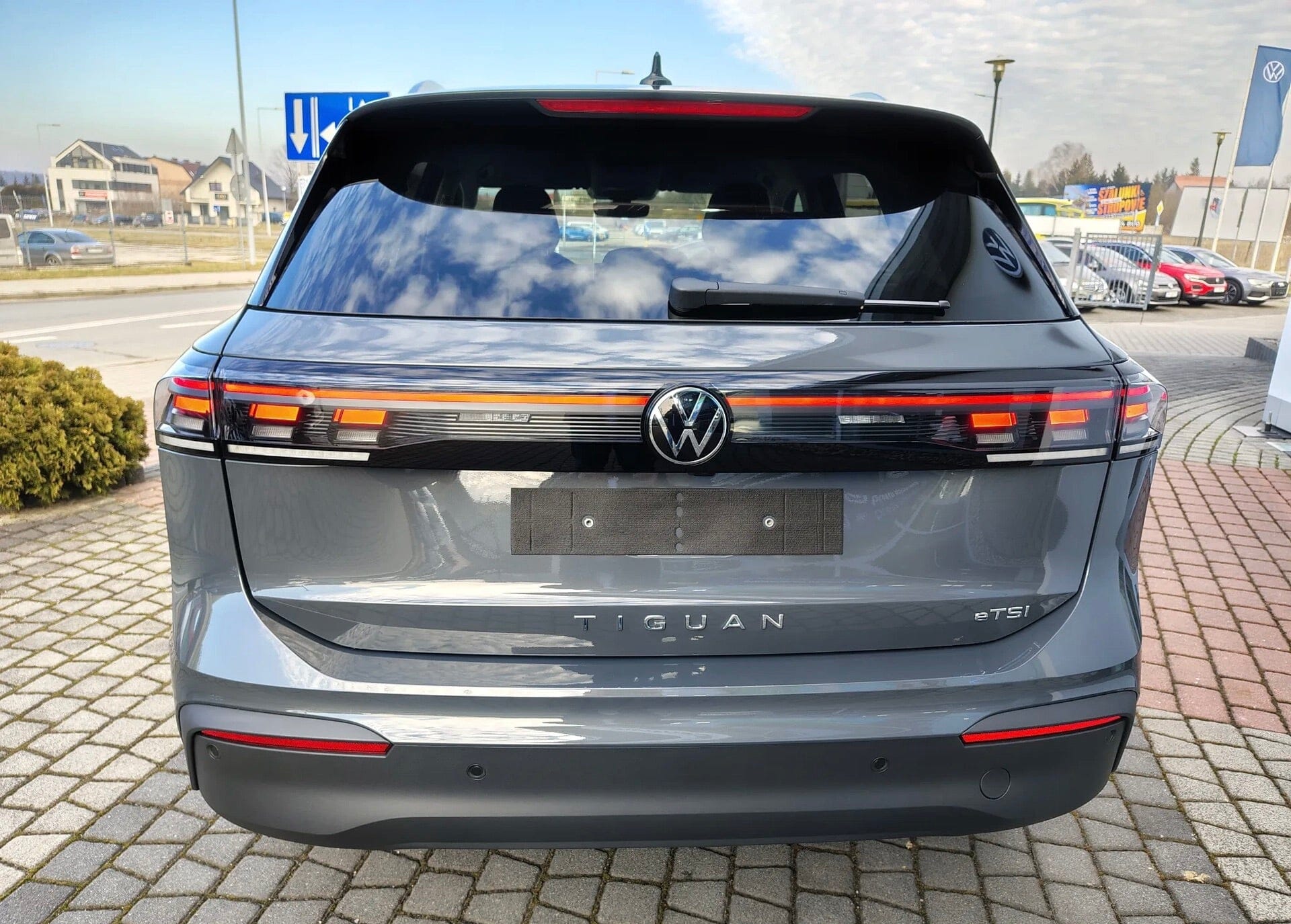 Volkswagen Tiguan Life Plus Edition 2025 – Image 2