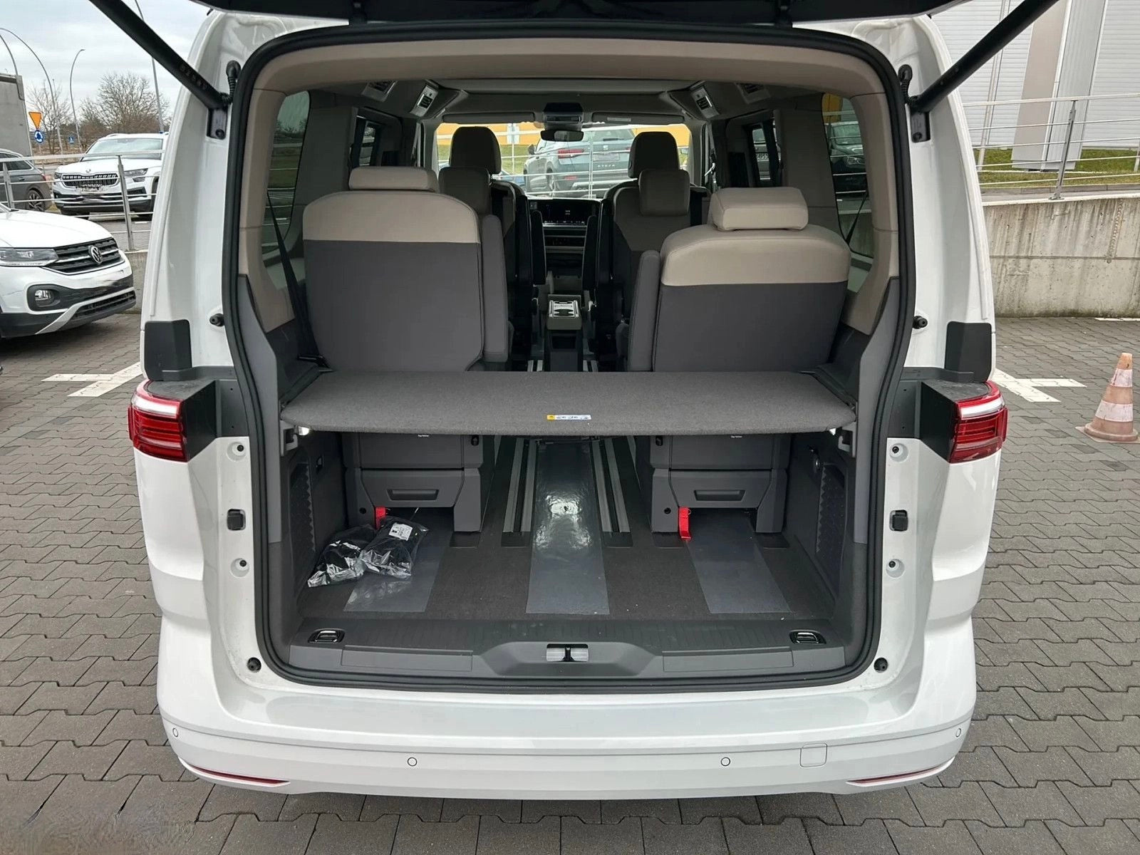 Volkswagen California T7 Beach en 6 Places – Image 5