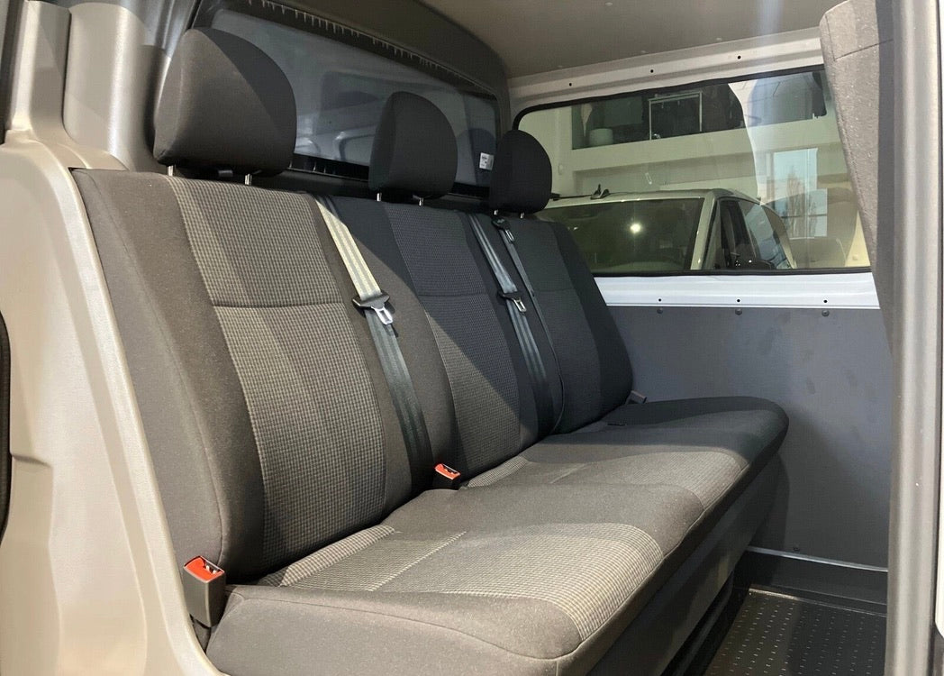 Volkswagen T6.1 Transporter Procab – Image 4