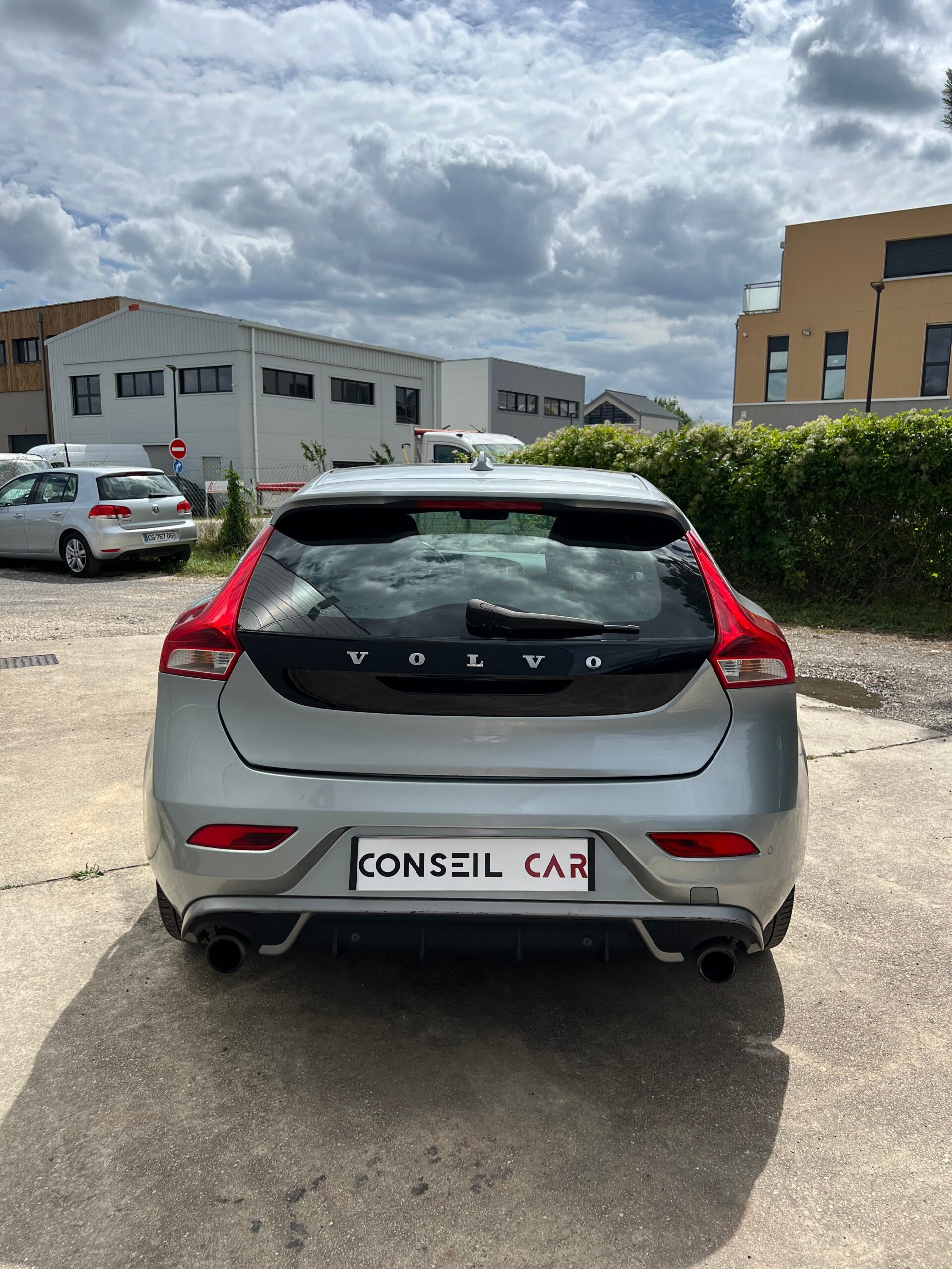 Volvo V40 150ch Geartronic 6 R-Design – Image 3