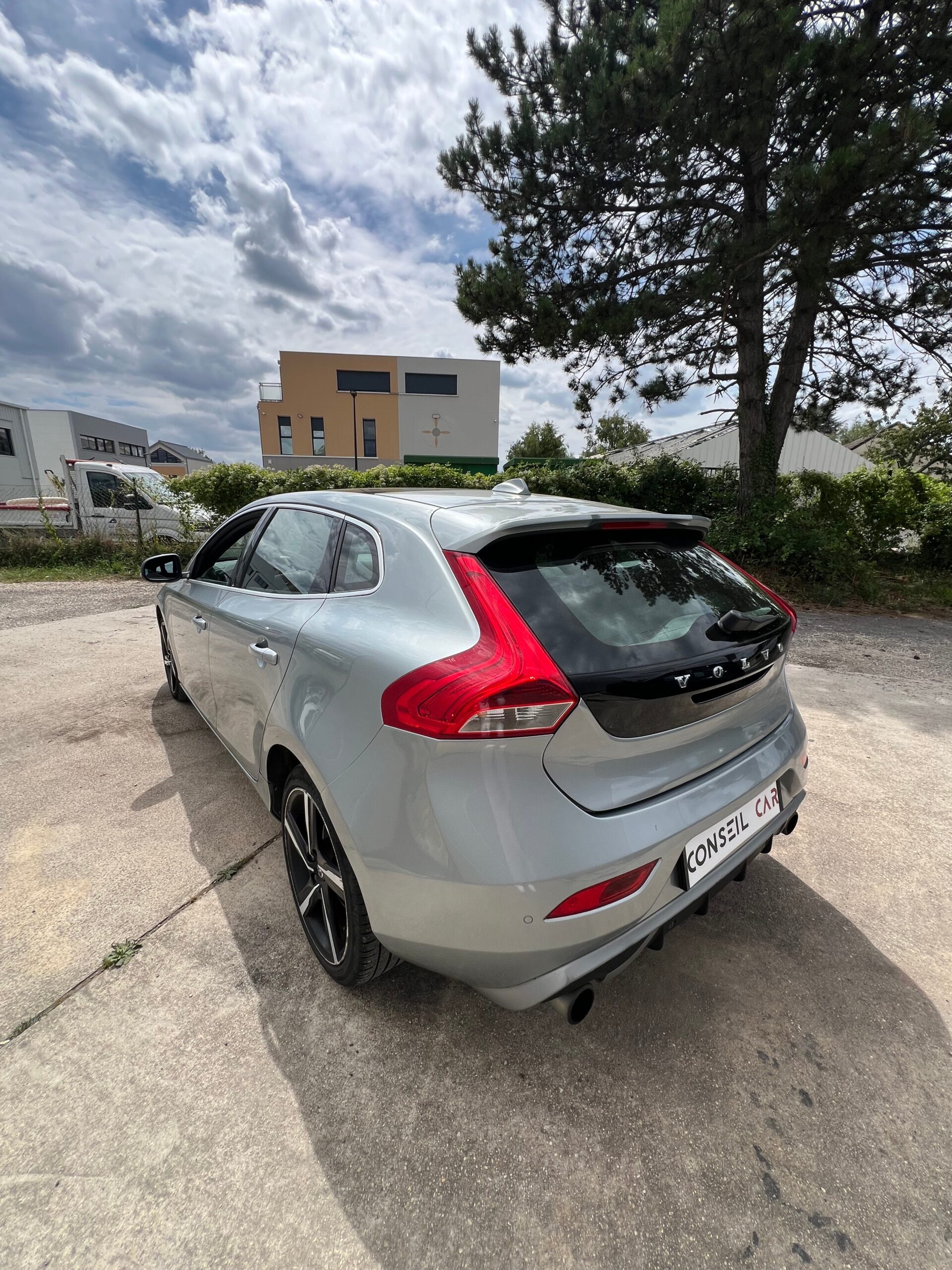 Volvo V40 150ch Geartronic 6 R-Design – Image 4