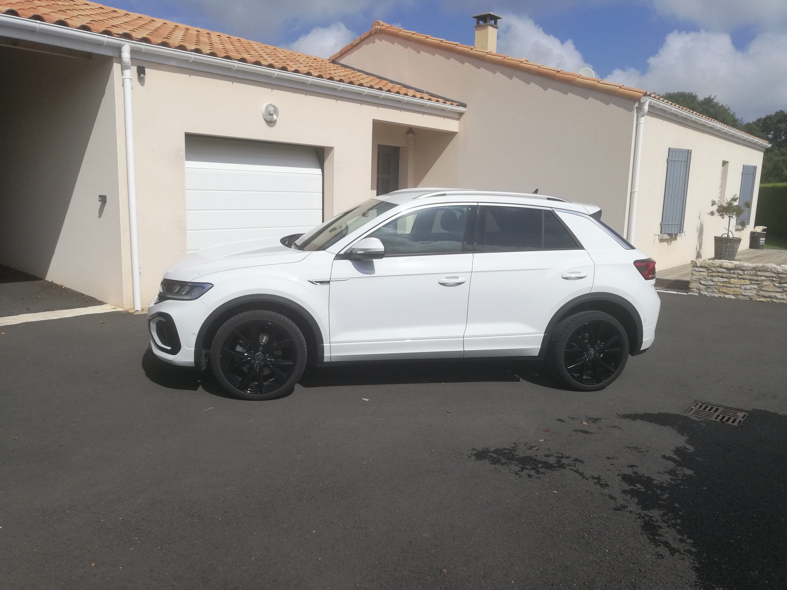 Volkswagen T-Roc R-Line – Image 2